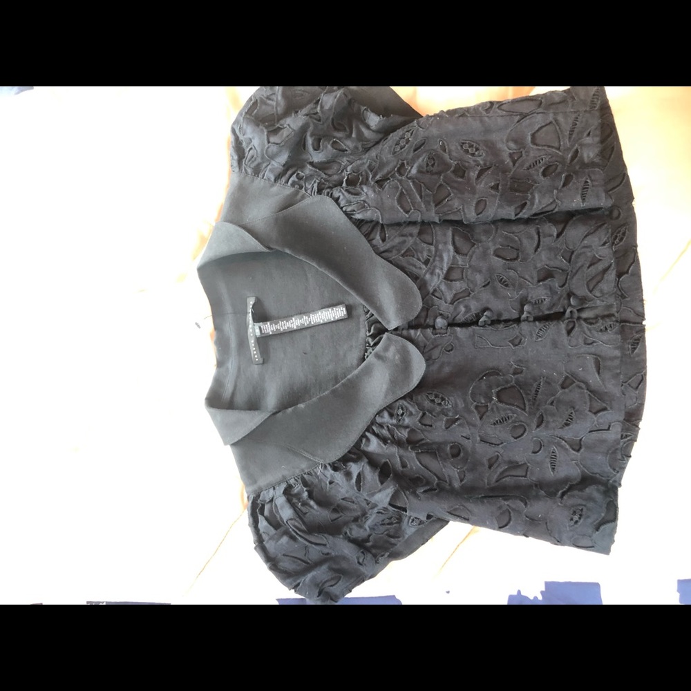 Cropped black fashion top